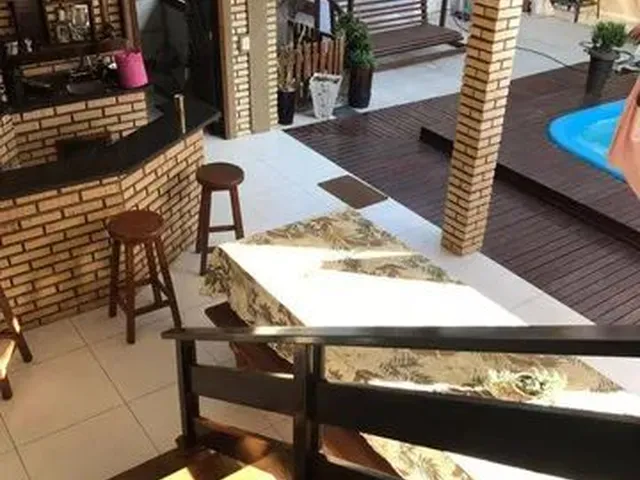Imagem 2: Casa com Piscina Mobiliada e Equipada com 1 Suíte e 3 Dormitórios no Bairro Cordeiros