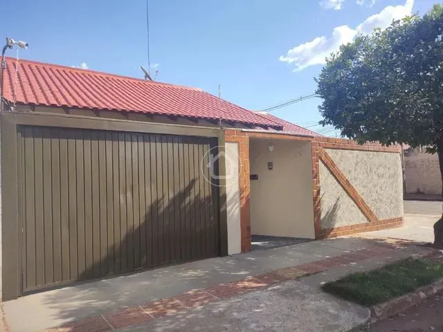 Imagem: Casa com 03 Dormitórios Sendo 01 Suíte