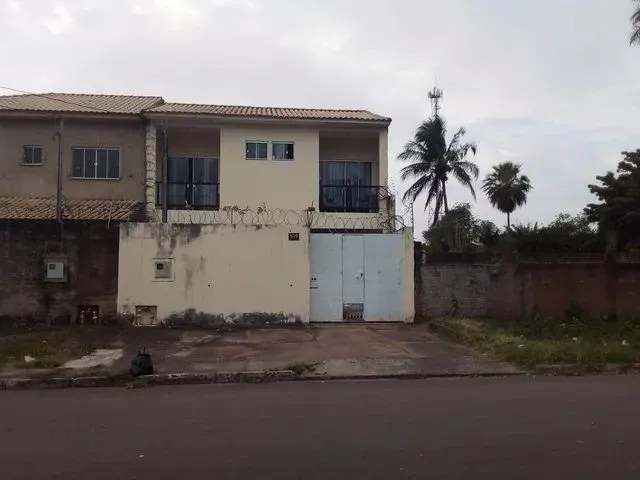 Imagem: A casa possui 2 Dormitórios, 2 Suítes, 3 Banheiros, 1 Vaga