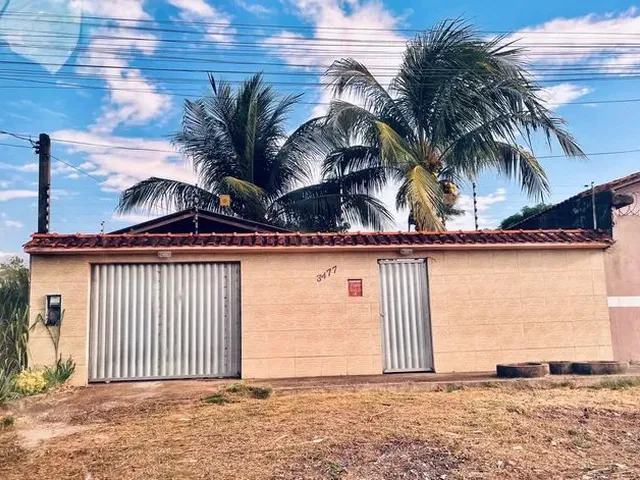 Imagem: A casa possui 2 Dormitórios, 1 Suíte e está localizado