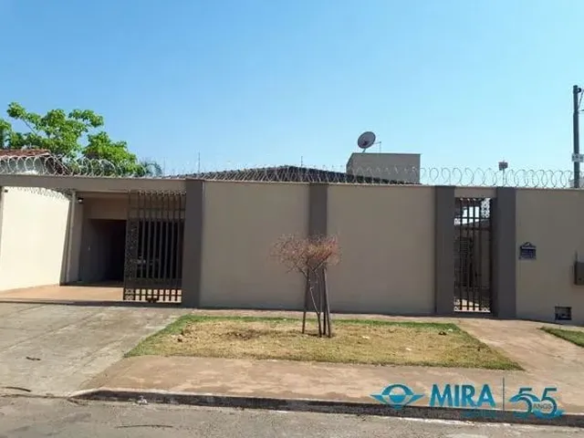 Imagem: Casa À Venda 3 Quartos, 4 Vagas, 450M²