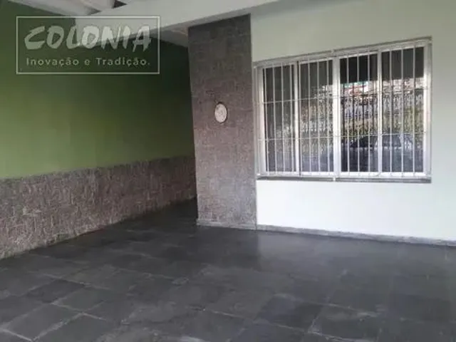 Imagem: A casa possui 3 Dormitórios, 3 Suítes, 5 Banheiros, 2