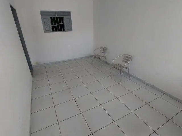 Imagem 9: Venda de casa no bairro Jardim Planalto, com 3 quartos sendo 1 suíte, e pertinho do