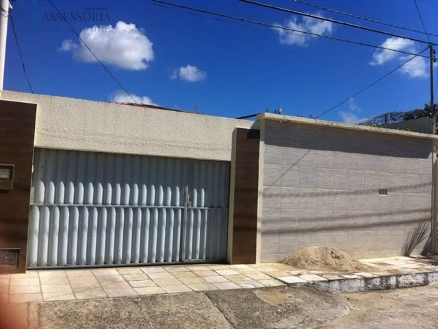 Imagem 3: Venda de casa em Lagoa Nova, com 4 quartos, sendo dois suítes, em ótima localização