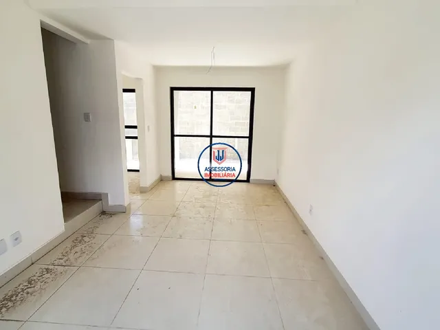 Imagem: Casa triplex com 3 quartos, sendo 2 suítes
