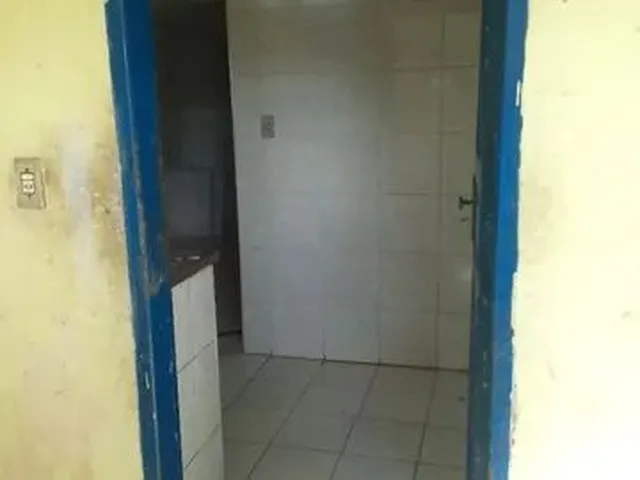 Imagem 1: Kitnet Quatro Cômodos Sala Cozinha Banheiro Varanda Área de Serviço R$ 600