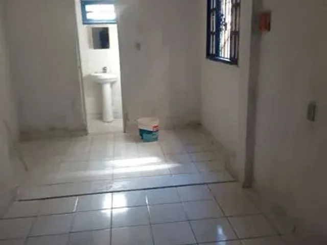 Imagem 3: Kitnet Quatro Cômodos Sala Cozinha Banheiro Varanda Área de Serviço R$ 600