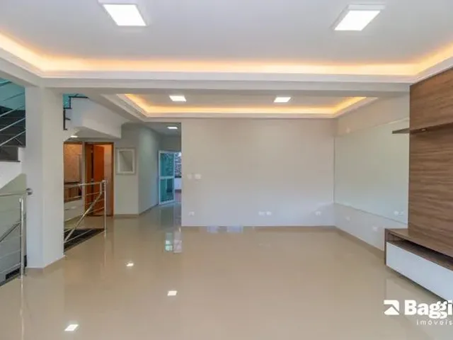 Imagem 2: Casa de 4 Quartos para Alugar no Bairro Campo Comprido