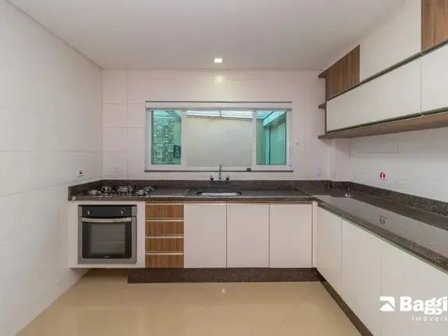 Imagem 8: Casa de 4 Quartos para Alugar no Bairro Campo Comprido