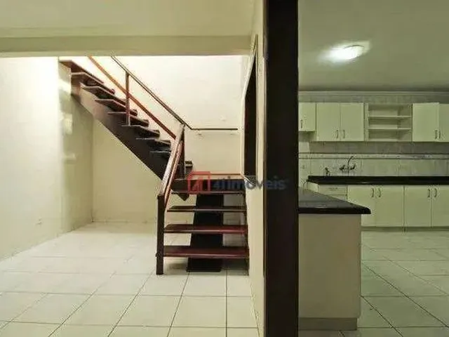Imagem 5: Sobrado com 3 Dormitórios para Alugar por R$ 3.200/Mês - Sítio Cercado - Curitiba/Pr
