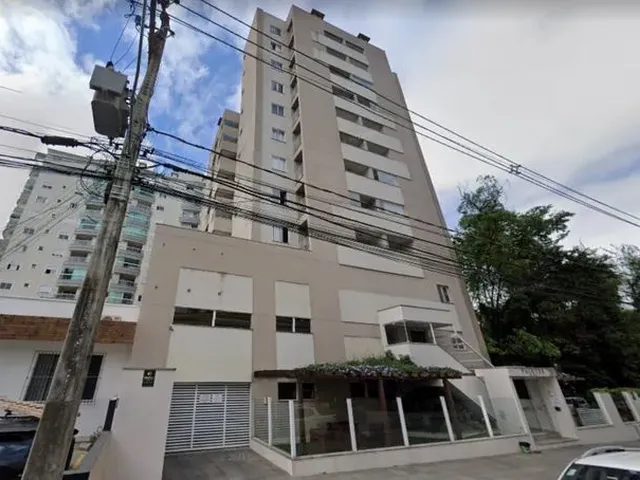 Imagem: O apartamento possui 3 Dormitórios, 1 Banheiro, 2 Vagas na