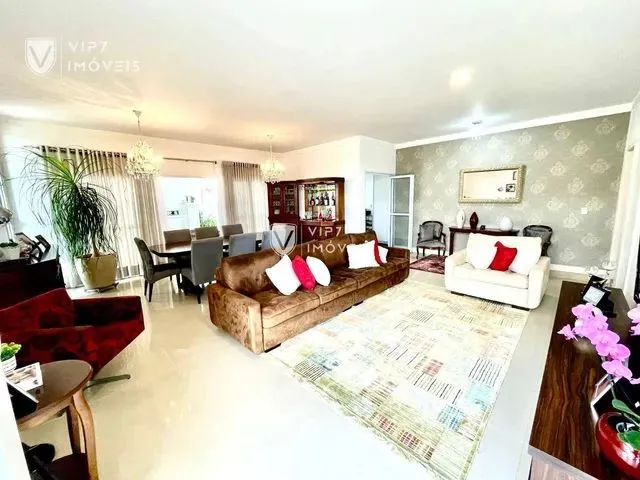 Imagem: Casa com 4 Dormitórios À Venda, 303 M²