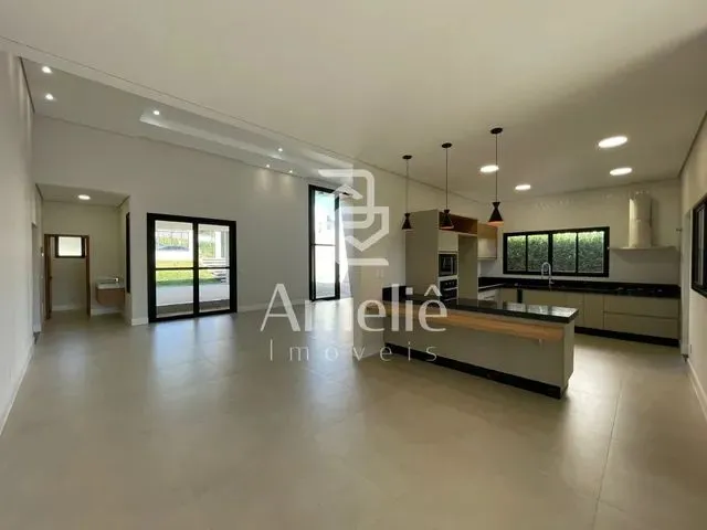 Imagem: Casa de Alto Padrão com 3 Suítes, Área