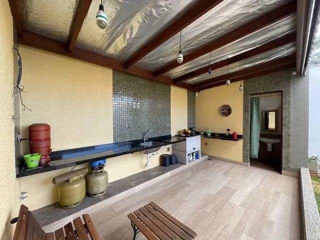Imagem 5: Excelente Casa Duplex com 5 Quartos, 1 Suíte, Varanda e 4 Vagas no Bairro Trevo