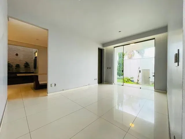Imagem 12: Excelente Casa Duplex com 5 Quartos, 1 Suíte, Varanda e 4 Vagas no Bairro Trevo