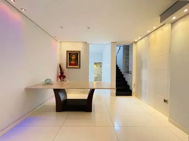 Imagem 11: Excelente Casa Duplex com 5 Quartos, 1 Suíte, Varanda e 4 Vagas no Bairro Trevo
