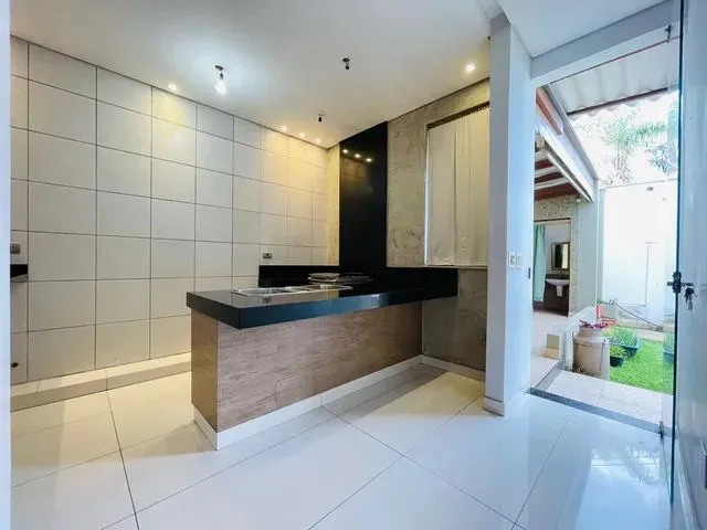 Imagem 8: Excelente Casa Duplex com 5 Quartos, 1 Suíte, Varanda e 4 Vagas no Bairro Trevo