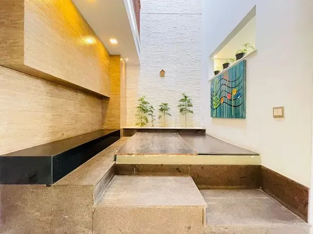 Imagem 4: Excelente Casa Duplex com 5 Quartos, 1 Suíte, Varanda e 4 Vagas no Bairro Trevo