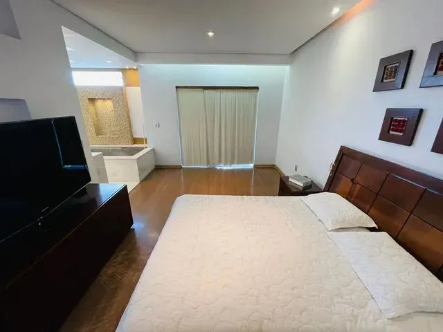 Imagem 7: Excelente Casa Duplex com 5 Quartos, 1 Suíte, Varanda e 4 Vagas no Bairro Trevo