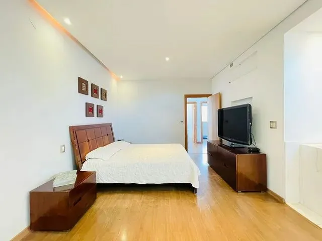 Imagem 14: Excelente Casa Duplex com 5 Quartos, 1 Suíte, Varanda e 4 Vagas no Bairro Trevo