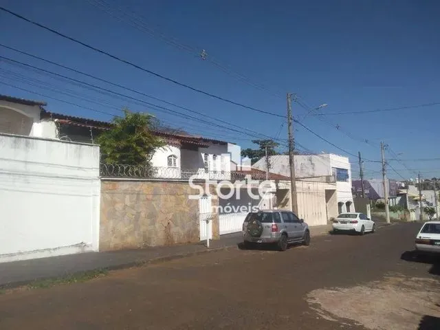 Imagem 5: Casa com 3 Dormitórios para Alugar, 280 M² por R$ 3.800/Mês - Tabajaras