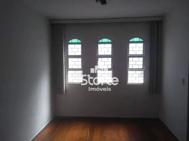 Imagem 2: Casa com 3 Dormitórios para Alugar, 280 M² por R$ 3.800/Mês - Tabajaras