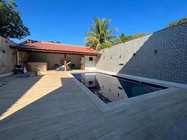 Imagem: A casa em condomínio possui 4 Dormitórios, 2 Suítes, 4