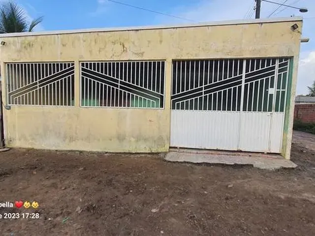 Imagem: A casa possui 2 Dormitórios, 2 Banheiros, 3 Vagas na