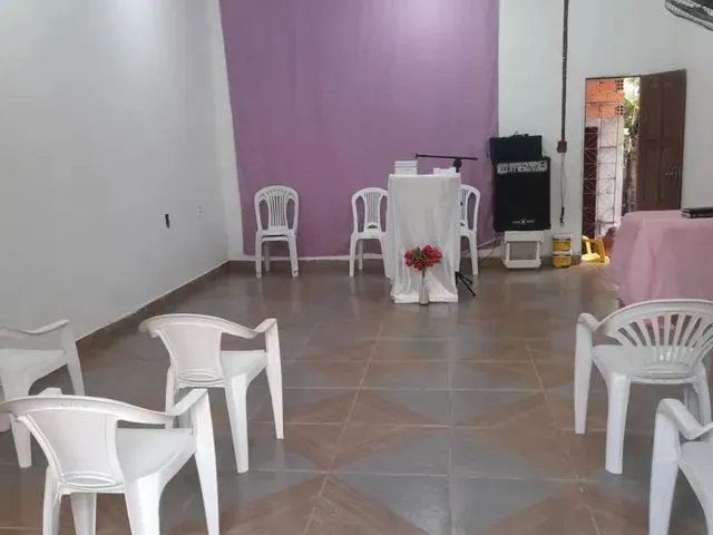 Imagem: A casa possui 2 Dormitórios, 2 Banheiros e está