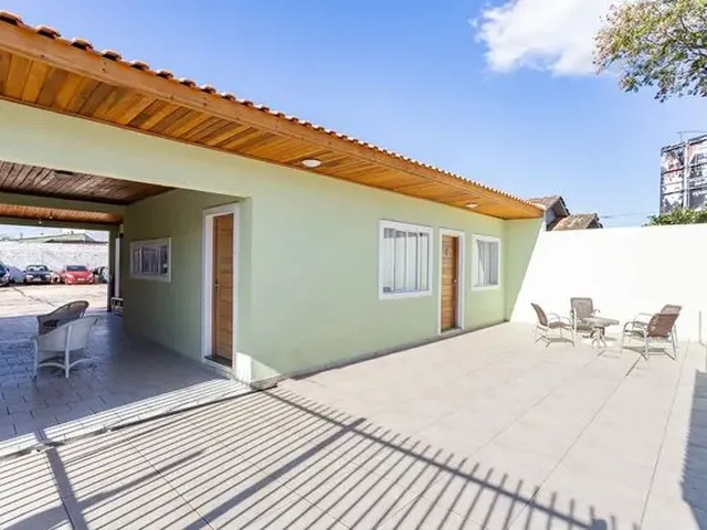 Imagem: A casa possui 2 Dormitórios, 1 Suíte, 2 Banheiros, 5