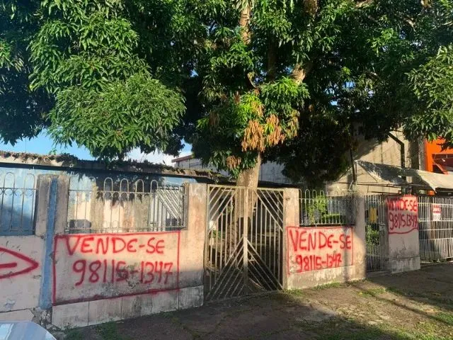 Imagem: A casa possui 3 Dormitórios, 2 Banheiros, 3 Vagas na
