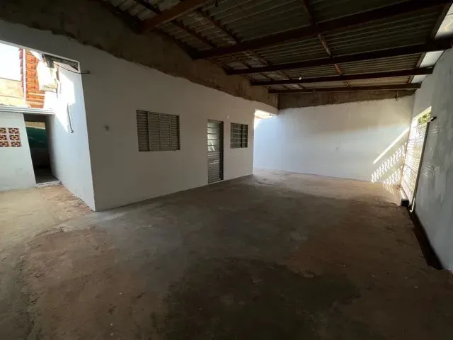 Imagem 3: Casa para Aluguel Tem 200 Metros Quadrados com 2 Quartos em Morada da Serra - Cuiabá - Mt