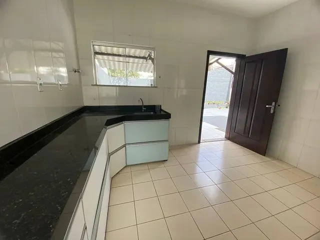 Imagem: Casa com 4 Quartos, Quintal, em Ótima Localização