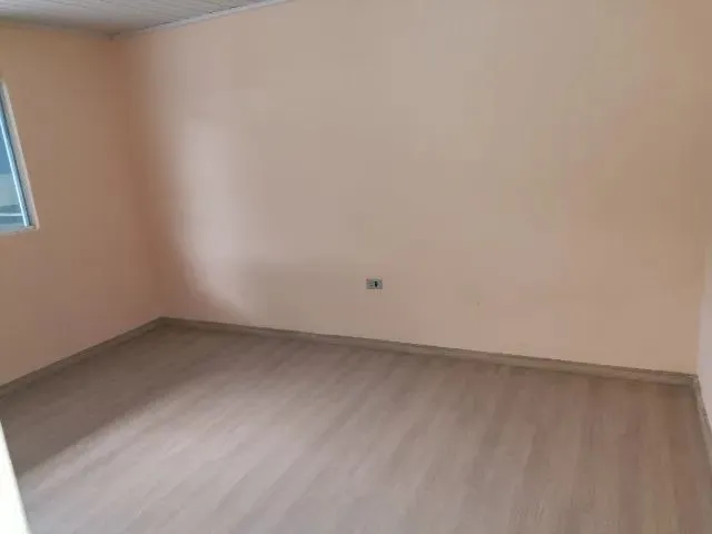 Imagem 2: Alugo Casa de Fundos Grande com 9 Peças