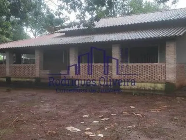 Imagem: Casa com 3 Suítes, Estilo Colonial. Próximo