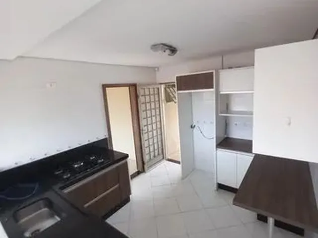 Imagem 9: Casa para Aluguel Possui 200 Metros Quadrados com 3 Quartos em Manoel Müller - Rolândia