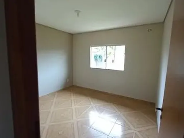 Imagem 8: Casa para Aluguel Possui 200 Metros Quadrados com 3 Quartos em Manoel Müller - Rolândia
