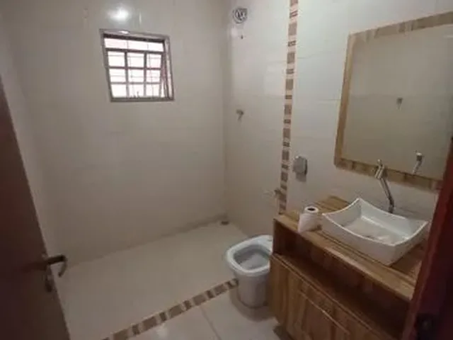 Imagem 15: Casa para Aluguel Possui 200 Metros Quadrados com 3 Quartos em Manoel Müller - Rolândia