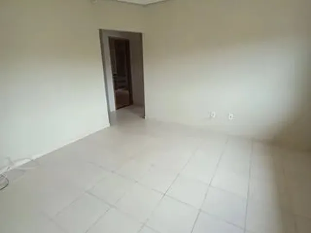 Imagem 13: Casa para Aluguel Possui 200 Metros Quadrados com 3 Quartos em Manoel Müller - Rolândia