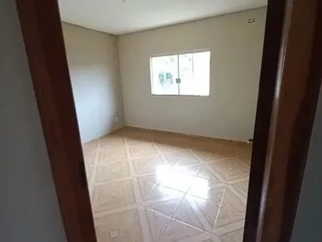 Imagem 2: Casa para Aluguel Possui 200 Metros Quadrados com 3 Quartos em Manoel Müller - Rolândia