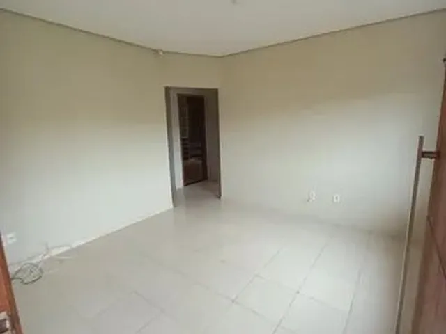 Imagem 5: Casa para Aluguel Possui 200 Metros Quadrados com 3 Quartos em Manoel Müller - Rolândia