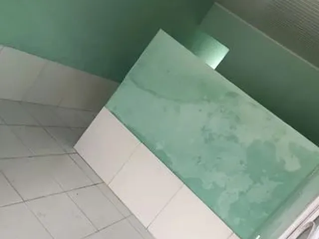 Imagem: A casa possui 1 Dormitório, 1 Banheiro, 1 Vaga na garagem,