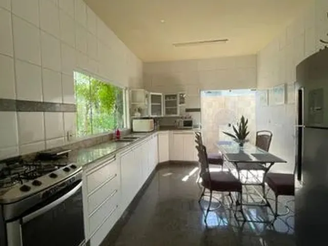 Imagem 2: Casa para Aluguel com 380 Metros Quadrados com 5 Quartos em Jardim Itália - Cuiabá - Mt