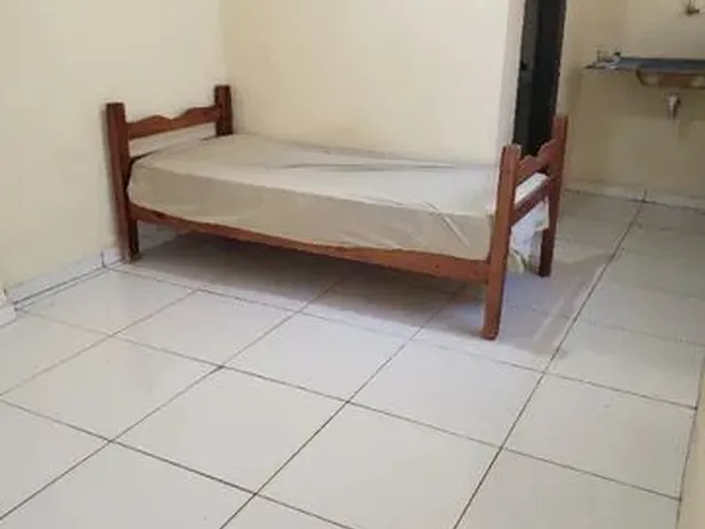 Imagem 2: Kitnet no Centro, com Cama/Roupeiro, Livre de Energia, Agua e Internet $ 770,00