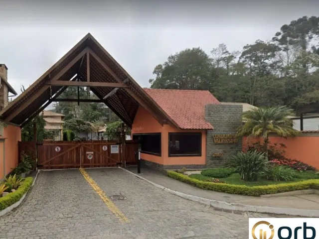 Imagem: A casa em condomínio possui 2 Dormitórios, 2 Suítes, 1