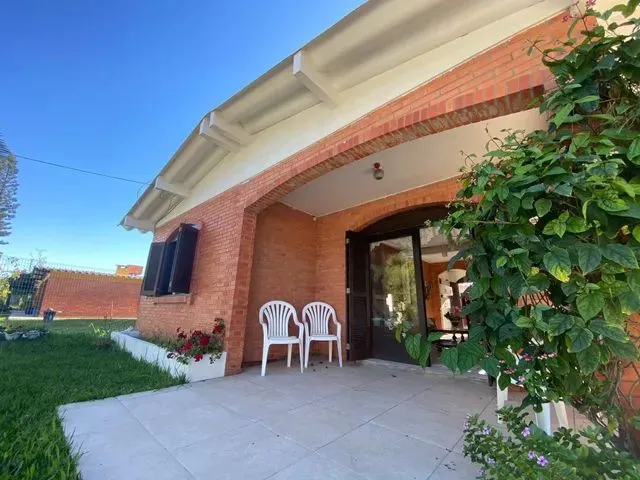 Imagem 2: Elegance Imóveis: Belíssima Casa Térrea com 7 Dormitórios, Mobiliada, Em