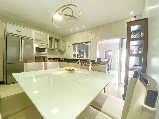 Imagem: Sobrado - 3 Dormitórios - 186 M² - R$