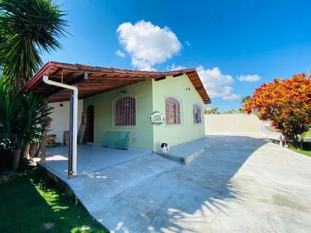 Imagem: A casa possui 3 Dormitórios, 2 Suítes, 4 Banheiros, 3