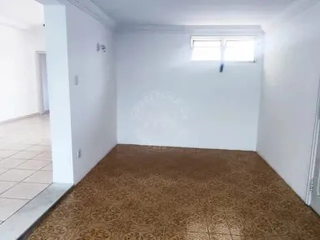 Imagem: A casa possui 4 Dormitórios, 2 Suítes, 2 Banheiros, 3