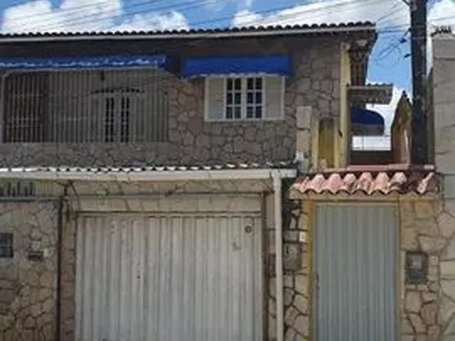 Imagem: A casa possui 2 Dormitórios, 1 Banheiro e está localizado